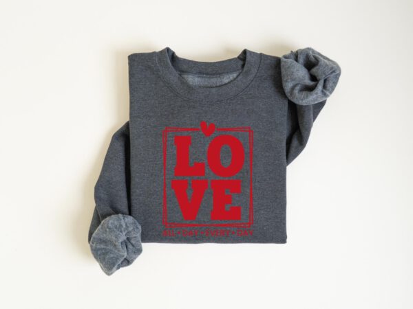 Love-Valentines-Sweatshirt_9