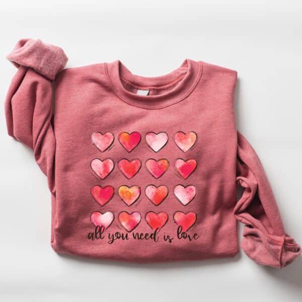 Retro-Heart-Valentines-Sweatshirt_1