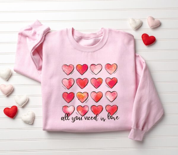 Retro-Heart-Valentines-Sweatshirt_3