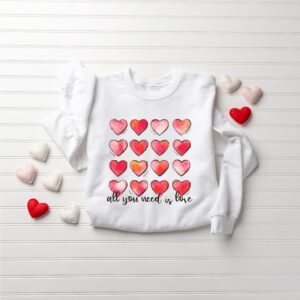 Retro-Heart-Valentines-Sweatshirt_4