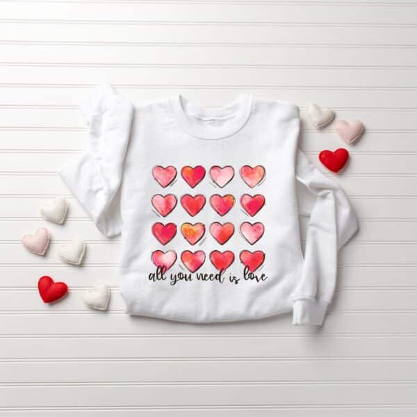 Retro-Heart-Valentines-Sweatshirt_4