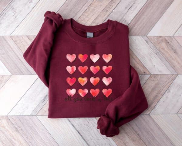 Retro-Heart-Valentines-Sweatshirt_9