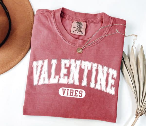 Retro-Love-Valentines-Shirt_2_1