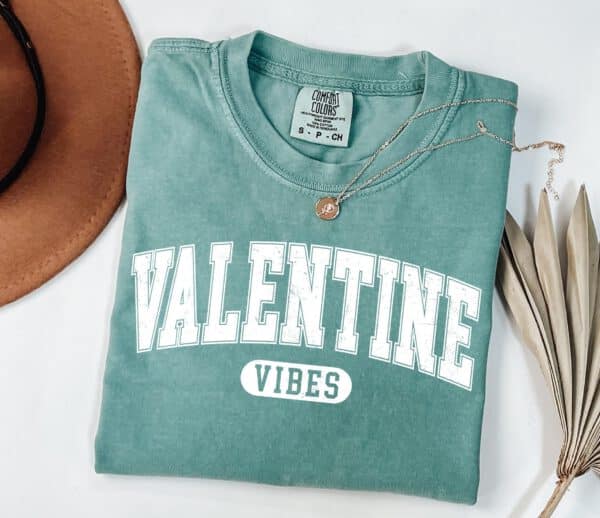 Retro-Love-Valentines-Shirt_2_8