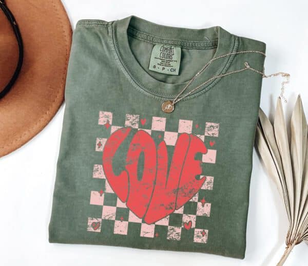 Retro-Love-Valentines-Shirt_3_8