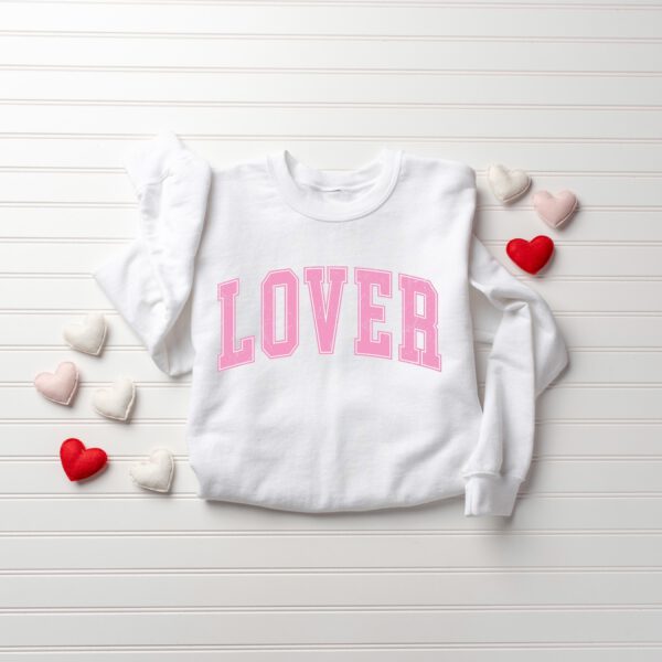 Retro-Lover-Valentines-Sweatshirt_8