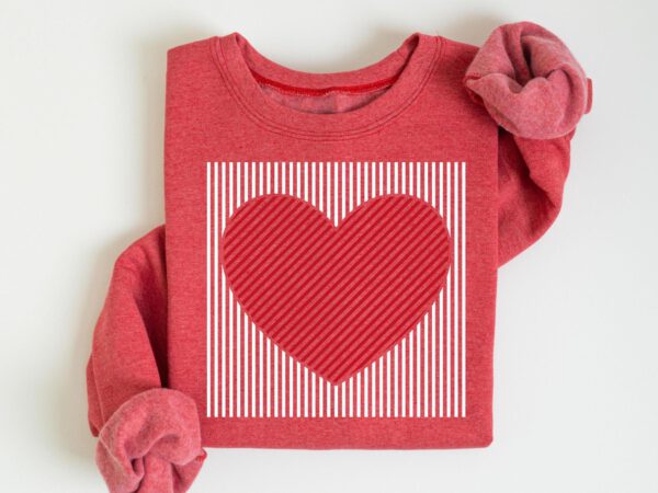 Retro-Valentines-Heart-Sweatshirt_1