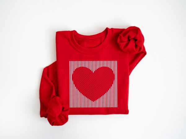 Retro-Valentines-Heart-Sweatshirt_5