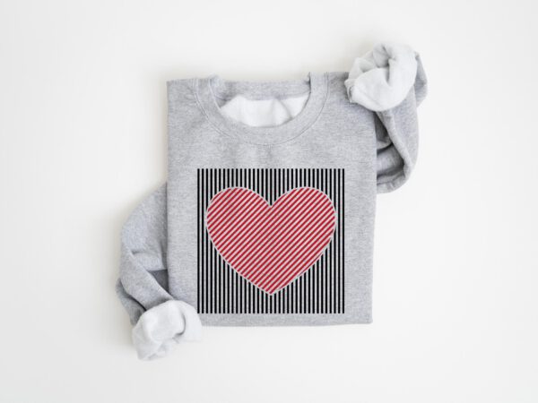 Retro-Valentines-Heart-Sweatshirt_7