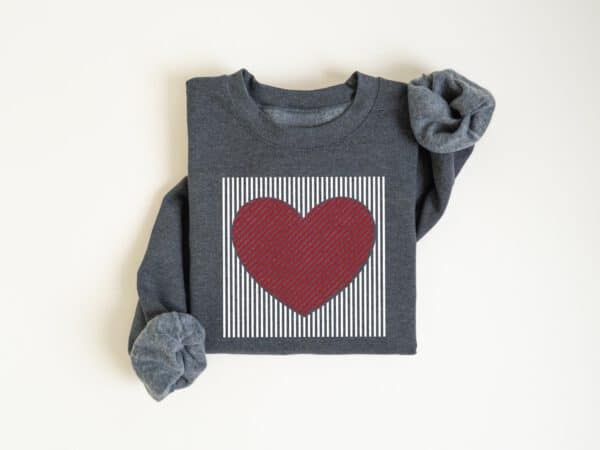 Retro-Valentines-Heart-Sweatshirt_8