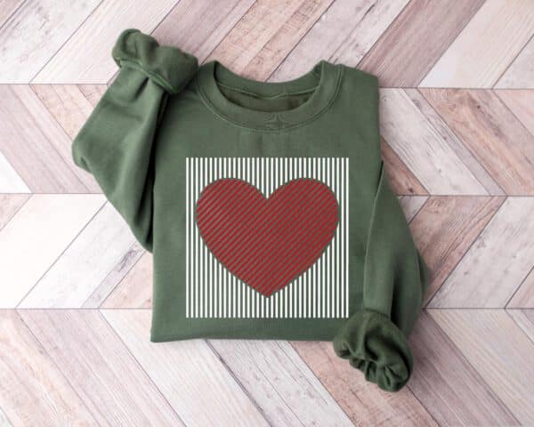 Retro-Valentines-Heart-Sweatshirt_9