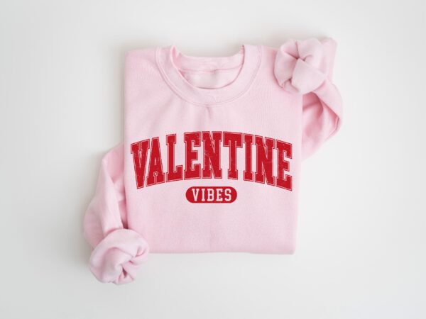 Retro-Valentines-Vibes-Sweatshirt_5