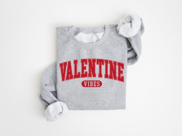 Retro-Valentines-Vibes-Sweatshirt_6