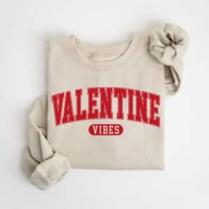 Retro-Valentines-Vibes-Sweatshirt_7