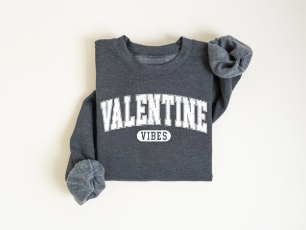 Retro-Valentines-Vibes-Sweatshirt_9