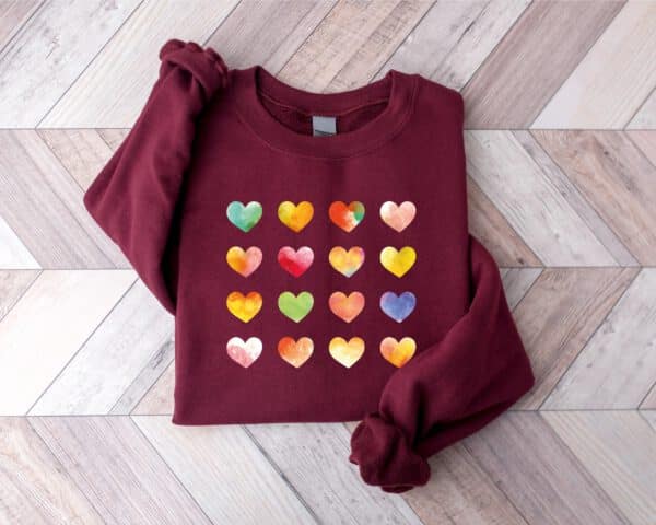 Womens-Graphic-Hearts-Sweatshirt_9