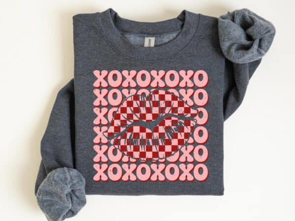 Womens-Retro-Valentines-Hearts-Sweatshirt_3